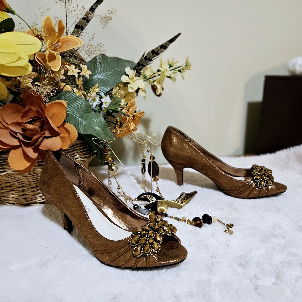 Andiamo pump heels open toes bronze size 6.5
